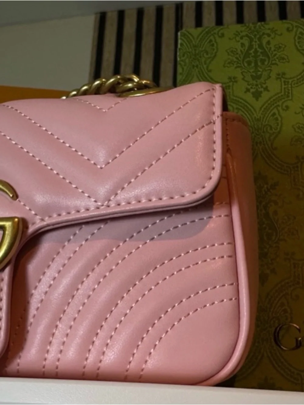 Luxury Design Quilted Crossbody Bag with Gold-Tone Chain - Picture 5 of 5